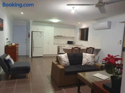 Narnie's Place in Narangba - Relaxed Space with Breakfast - Image 1