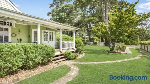 Quinees Charming Mountain Cottage - Image 1