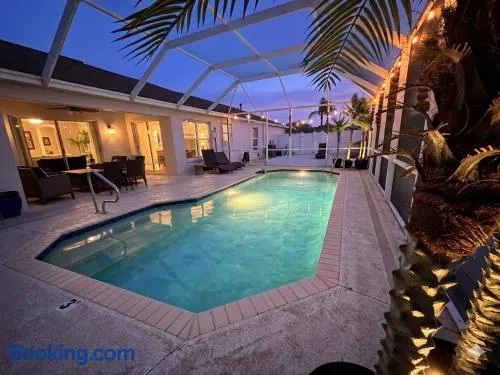 Coconut Courtyard, Tiki Hot Tub, Private Pool & Courtyard Retreat - Image 1