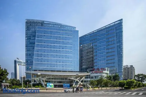 Prime Pazhou Aparthotel - Pazhou Station Line 8 and 11 - Steps away from Canton Exhibition Center - Image 1