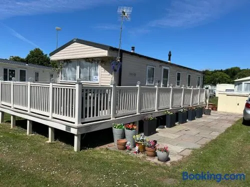 Perfect days away - 3 bedroom 1 shower with decking & bedding - Image 1
