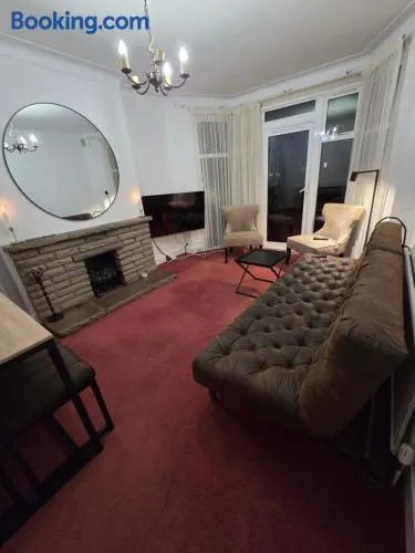 Edgware, Haru Residence 4bed House - Image 1