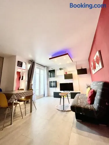 15 min walk to DisneylandParis, 5 min walk to Val d'Europe Mall and train RER A, Monyhome apartment for 4 persons - Image 1