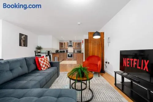 2 Bed Altrincham Flat Free Parking - Image 1