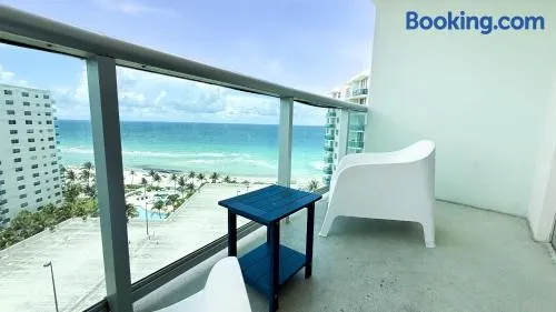 THE TIDES 2bedrooms apt 14th floor WE ARE ON THE BEACH! - Image 1