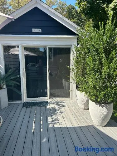 Adorable 1 bedroom cottage - Image 1