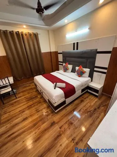 Hotel Red Diamond Residency - Image 1