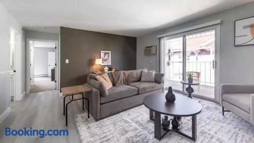 Landing Modern Apartment with Amazing Amenities (ID9428X15) - Image 1