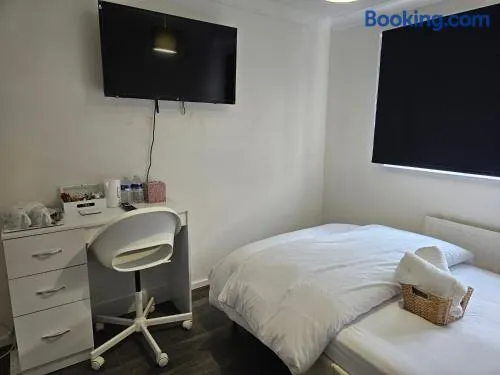 Jays-Rooms - Image 1