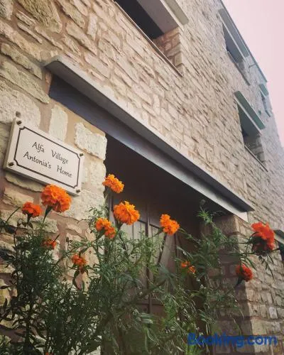 Antonia’s Home Alfa Village - Image 1