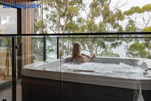 Bay View Retreats- Ocean mist - Image 1
