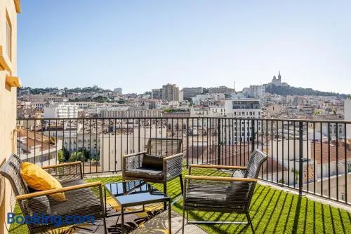 Marseille: Superbe vue sur Notre-Dame de la Garde - Image 1