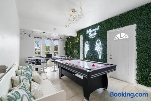 FIFA 2026 Base | 4BR Hollywood Villa | Jacuzzi + Game Room + BBQ | 12 min Hard Rock Stadium - Image 1