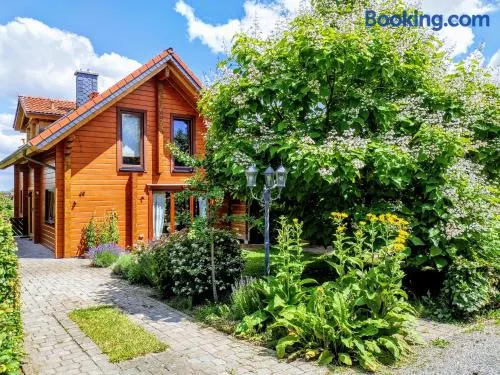 Gemütliches Blockhaus am Wald mit großem Garten - Image 1