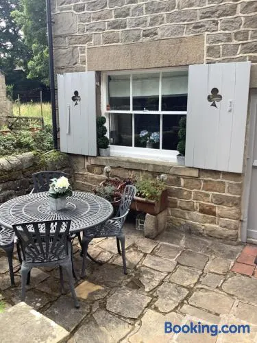 1A River Cottage, Baslow - Image 1