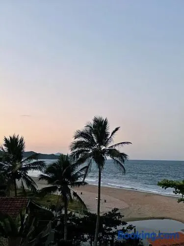 Vista Incrível & Pé na Areia - Apto Completo na Praia dos Amores - Image 1