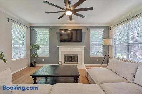 Woodlands Grand 3BR Cozy House - Image 1