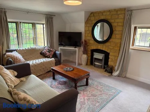 Beautiful 3-Bedroom Duplex in the Heart of Chipping Campden - Image 1