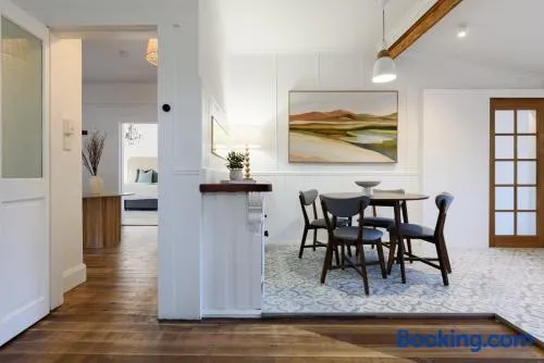 Garden Cottage, Wellness Studio & Bike Shed - Image 1