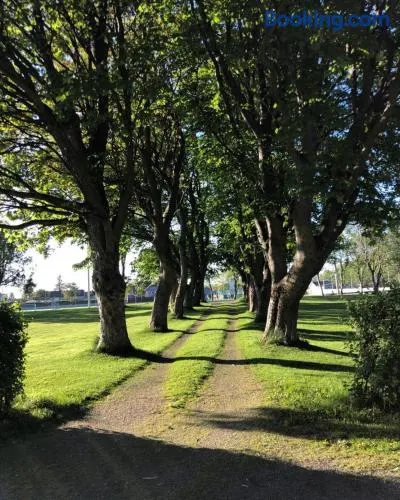 Sjarmerende hus med veldig stort uteareal. - Image 1