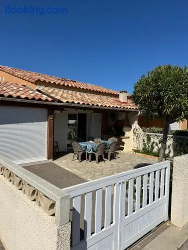 HOLIDAYLAND BAIE DES OLIVIERS VILLA 36m2 1chambre fermée 6 couchages ou VILLA 41M2 2chambres fermées 7 couchages - Image 1