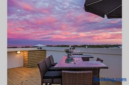 Top-floor beachside apartment with views - Image 1