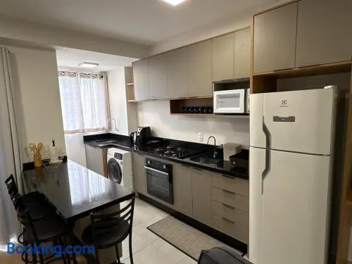 Apartamento Completo na Melhor Localização - Image 1