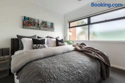 VAQUAY Contempo In Flemington - Image 1