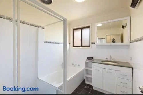 100 metres to beach delightful 2 bedroom villa - Image 1