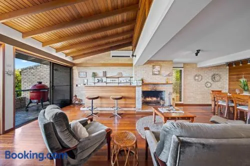 Caloundra Retro Beach House in Front of Ocean - Image 1