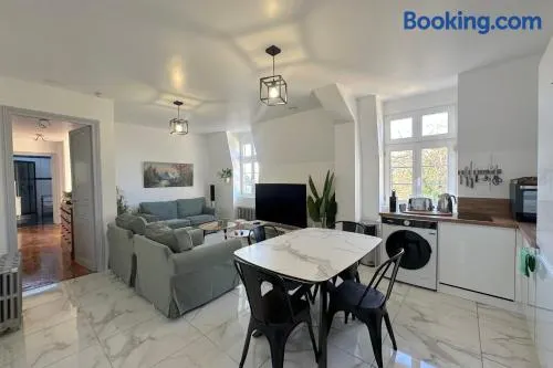 Chopins Rooms in the heart of Senlis historic district - Image 1