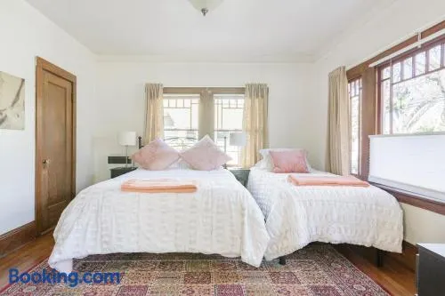 1 Berkeley - Entire Apartment - Private, Spacious - Image 1
