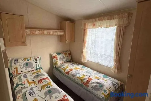 3 Bed Caravan - Sleeps 8 - Pets - Garden - Parking - Image 1