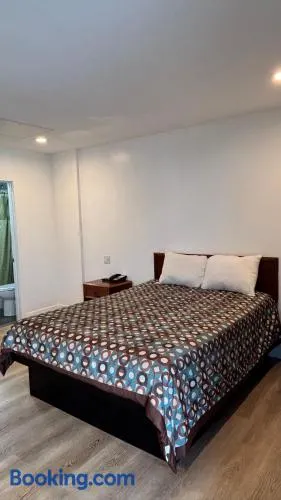 Budget inn Whittier - Image 1