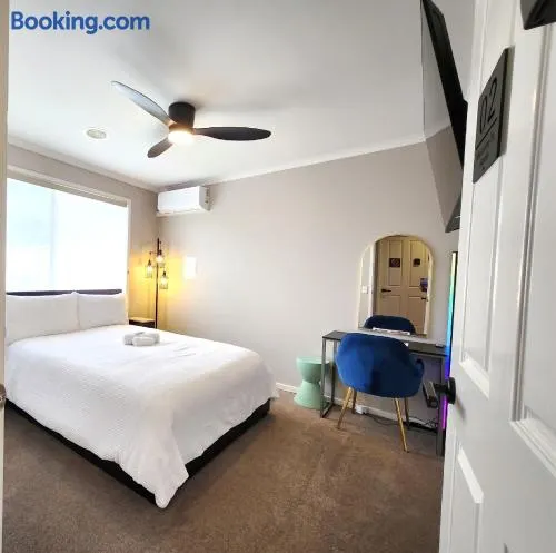 Private Room 2- Affordable Luxury - Image 1