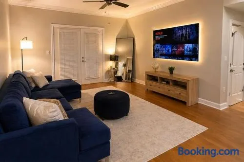 Cozy Stay Midtown Atlanta - Image 1