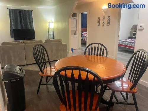 Cozy 2 three bedroom apt - Image 1