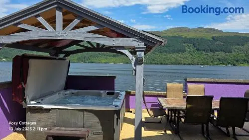 Jenny's Bay with Hot Tub - Image 1