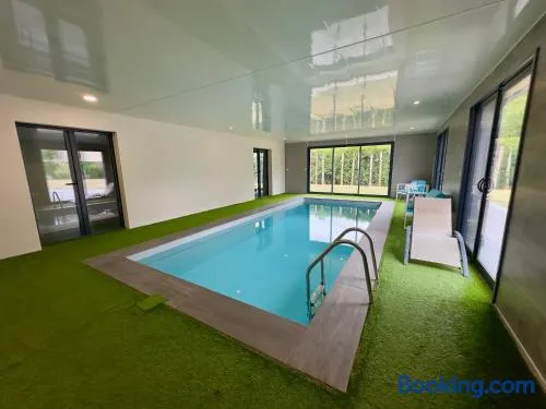 Villa - piscine intérieur chauffée - jardin clos - Image 1