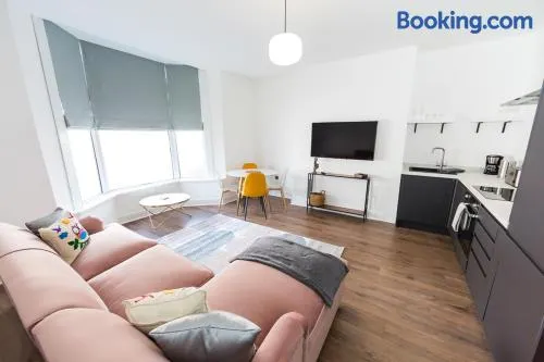 Coastline Villas - Heart of Redcar 1 & 2 Bed Apartments, ideal for contractors and holidayers - Image 1
