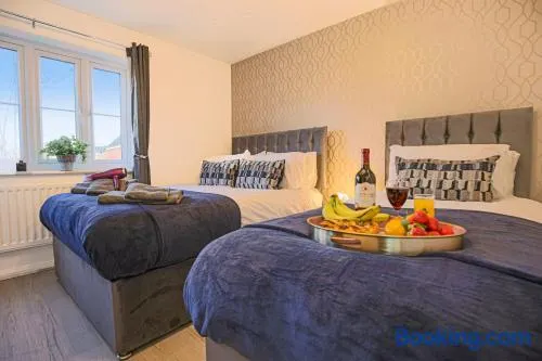 COSY 3 BED HOUSE to BICESTER OUTLET for BIG GROUP by Platinum Key Properties - Image 1