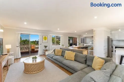 High ON Hill - Big, Bold & Beautiful - Holiday Yamba - Image 1