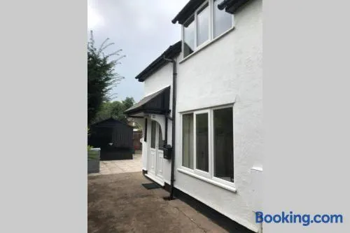 Charming just renovated 2 bed cottage in the centre of village - Image 1