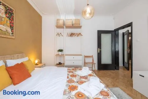 Sophisticated Gem with Private parking - Image 1