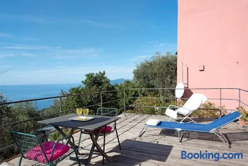 Charmante maison adaptée aux familles avec internet haut débit, terrasse et jardin | Vue montagne | Avec animaux autorisés - Image 1