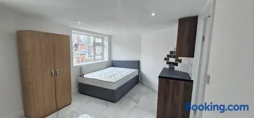 Burnside Studio Flat - Image 1