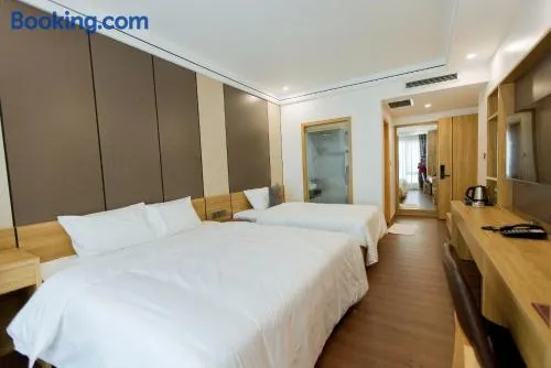 Phương Đông Hotel Móng Cái - Image 1