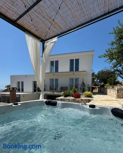 Rural home Basin dvor with jacuzzi - Image 1