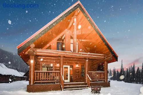 Wonderful Rockies Cabin Getaway for Hike or Ski - Image 1