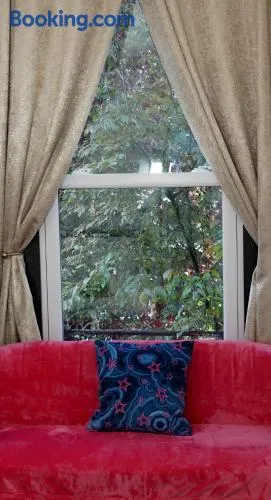 Luxury London house sleeps 13, 2 minutes to metro - Image 1